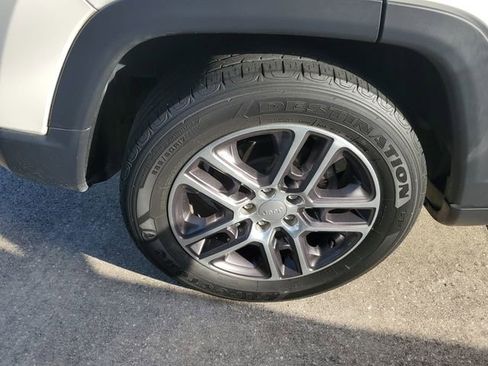 Used 2020 Jeep Compass Latitude image 4