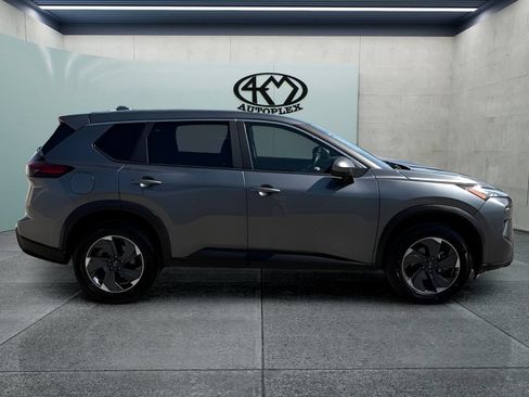 Used 2025 Nissan Rogue SV FWD image 2