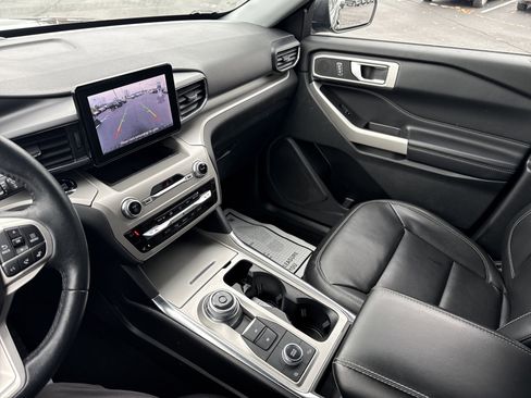 Used 2022 Ford Explorer XLT w/ Equipment Group 202A image 30