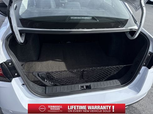 New 2025 Nissan Versa SR w/ Trunk Package image 19