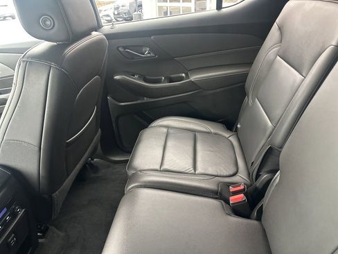 Used 2022 Chevrolet Traverse LT w/ Midnight/Sport Edition image 30