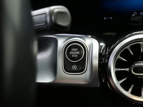 Used 2022 Mercedes-Benz GLB 250 4MATIC image 28