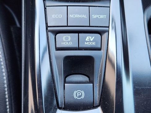 Used 2025 Toyota Camry XLE image 19