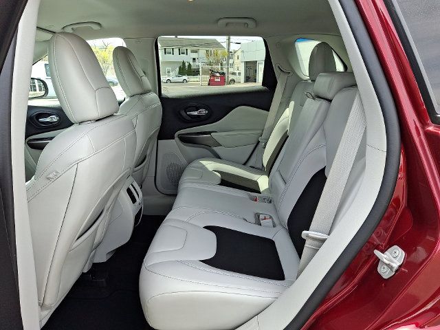 Used 2020 Jeep Cherokee Latitude Plus AWD/4WD image 28