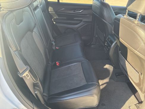 Used 2023 Jeep Grand Cherokee Altitude image 22