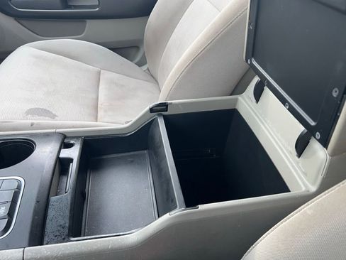 Used 2015 Kia Sedona LX w/ LX Convenience Package image 17