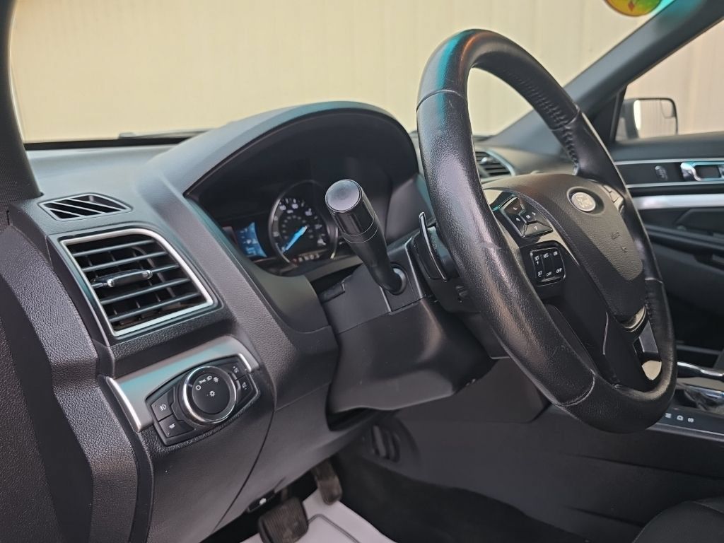 Used 2016 Ford Explorer XLT w/ Equipment Group 201A AWD/4WD image 16