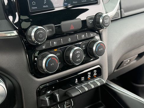 Used 2022 RAM 1500 Laramie w/ Sport Appearance Package image 12