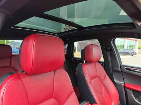 Used 2023 Porsche Macan Turbo AWD/4WD image 9