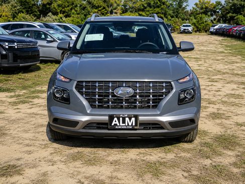 New 2026 Hyundai Venue SEL FWD image 2