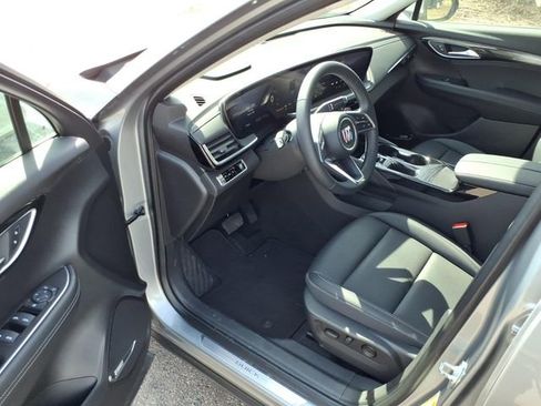 Used 2025 Buick Envision Preferred image 10