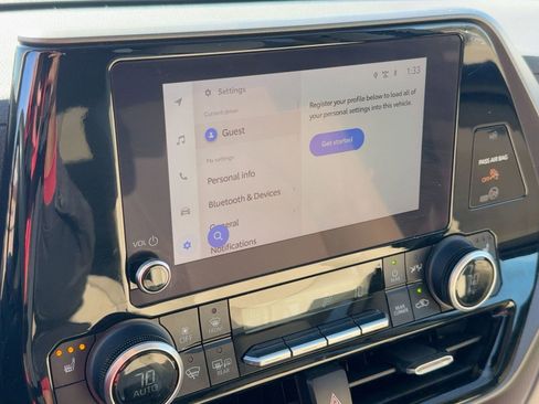 Used 2023 Toyota Highlander XLE image 25