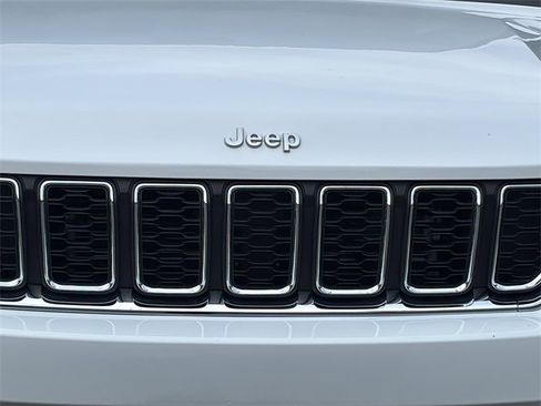 Certified 2025 Jeep Grand Cherokee Laredo X w/ Luxury Tech Group I image 9