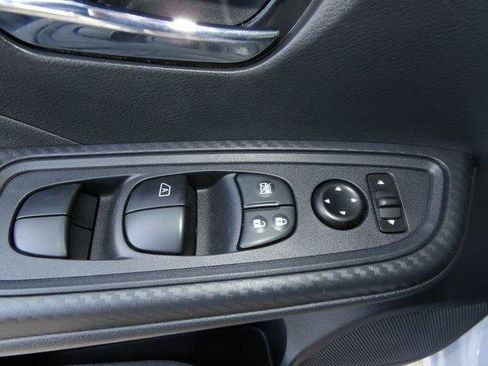 Used 2025 Nissan Versa SV w/ Trunk Package image 15