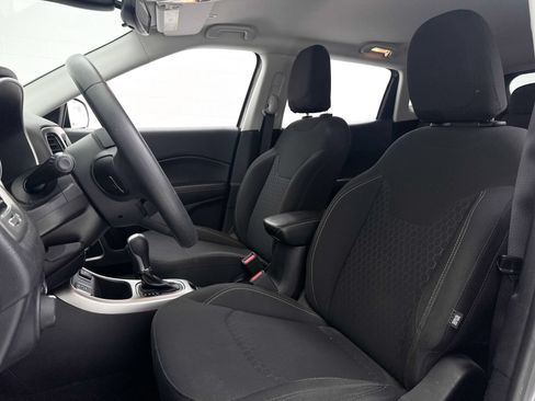 Used 2019 Jeep Compass Sport w/ Tech Group FWD image 18