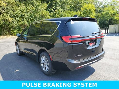 New 2026 Chrysler Pacifica Select image 7