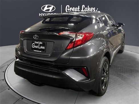 Used 2019 Toyota C-HR LE image 5