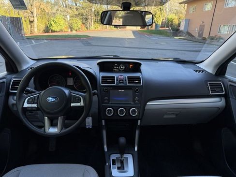 Used 2017 Subaru Forester 2.5i w/ Alloy Wheel Package image 18
