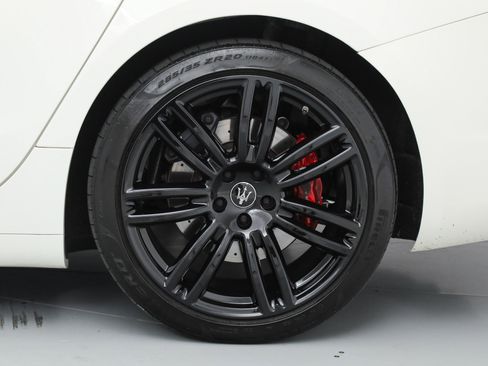 Certified 2023 Maserati Ghibli Modena RWD image 23