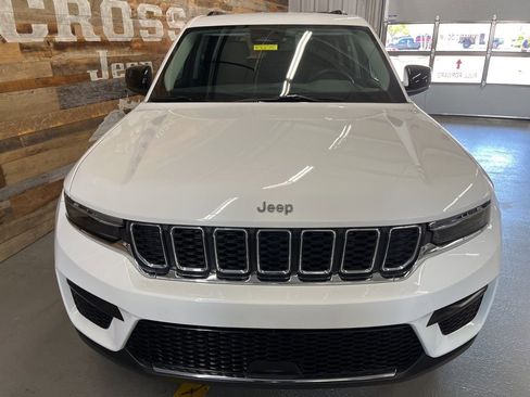 Used 2023 Jeep Grand Cherokee Laredo w/ Luxury Tech Group I AWD/4WD image 7