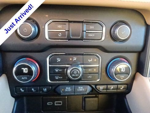 Used 2024 Chevrolet Suburban Premier RWD image 23