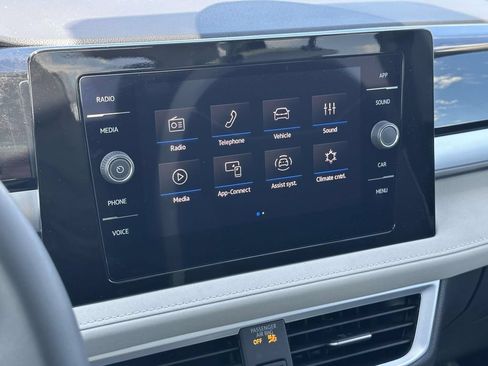 New 2026 Volkswagen Taos SE FWD image 19