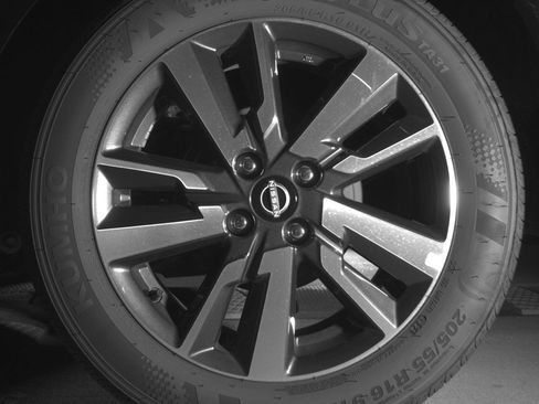 Used 2025 Nissan Versa SV image 14