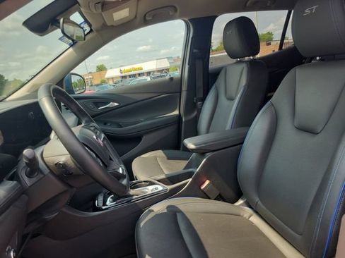 Certified 2025 Buick Encore GX Sport Touring w/ Comfort Package AWD/4WD image 5