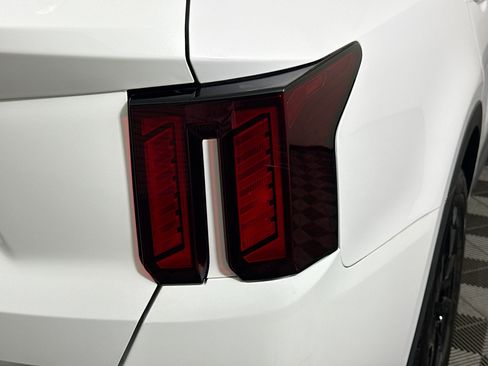 Used 2024 Kia Sorento S FWD image 34