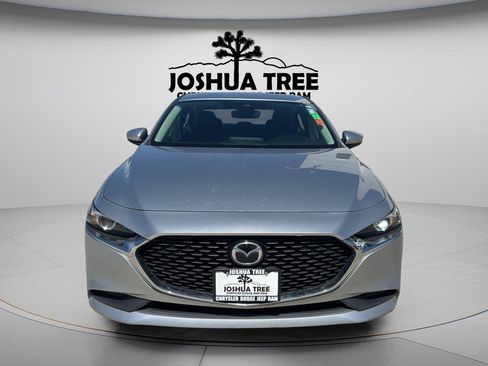 Used 2020 MAZDA MAZDA3 Sedan w/ Select Package FWD image 2