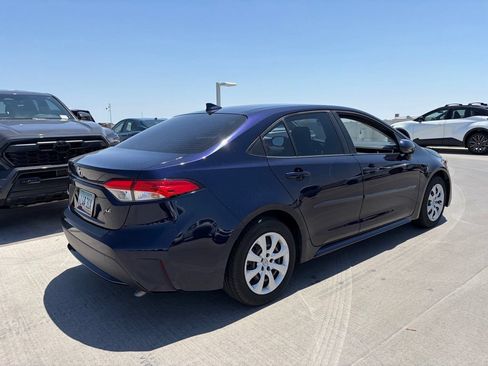 Used 2022 Toyota Corolla LE w/ Carpet Mat Package (TMS) FWD image 2