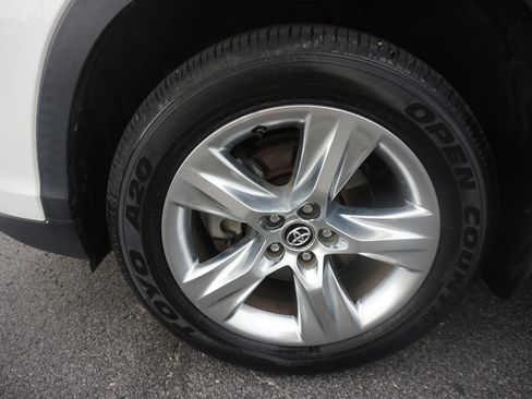 Used 2017 Toyota Highlander Limited AWD/4WD image 30