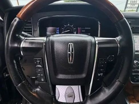 Used 2015 Lincoln Navigator 4WD image 29