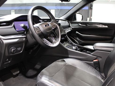 Used 2022 Jeep Grand Cherokee Altitude image 14