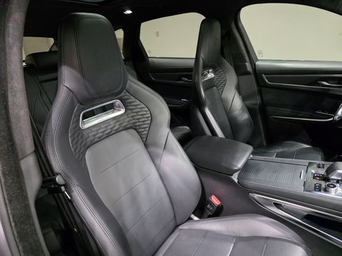 Used 2023 Jaguar F-PACE SVR image 23