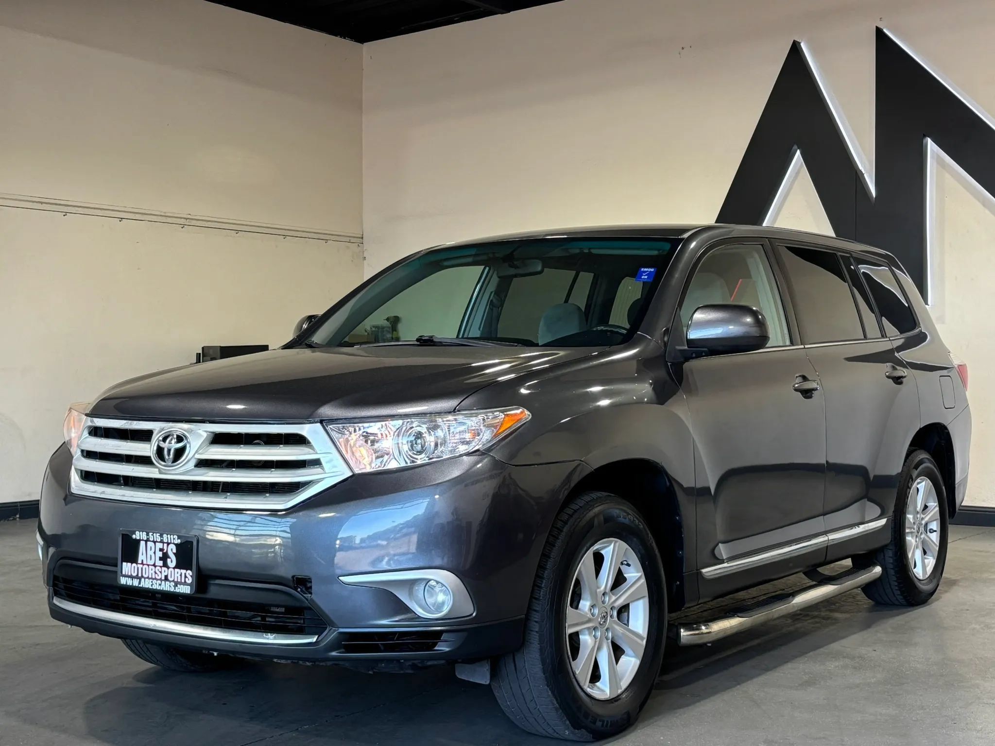 Used 2012 Toyota Highlander 4WD w/ Tech Pkg image 1