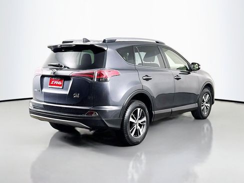 Used 2017 Toyota RAV4 XLE AWD/4WD image 5