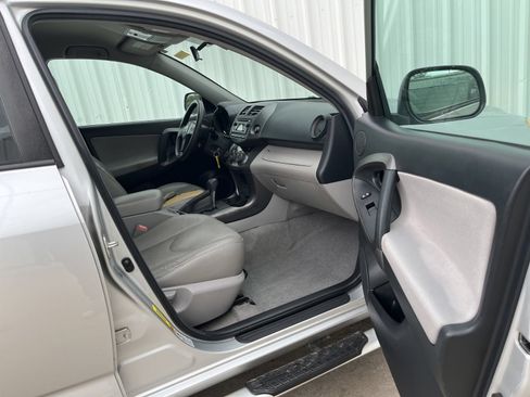 Used 2012 Toyota RAV4 FWD V6 w/ Value Pkg image 16