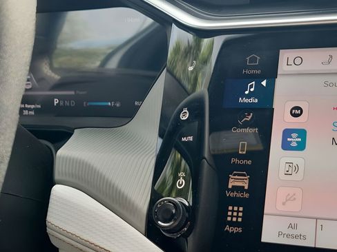 New 2026 Jeep Cherokee Limited image 32