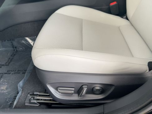 Used 2025 Toyota Prius Limited image 14