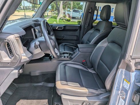Used 2025 Ford Bronco Outer Banks AWD/4WD image 9