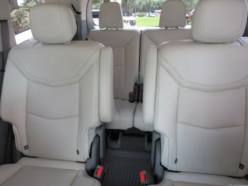 Used 2020 Cadillac XT6 Premium Luxury FWD image 18
