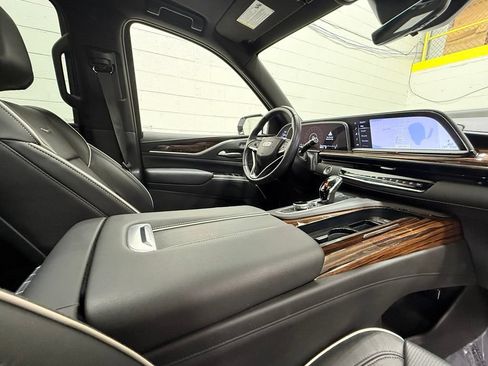 Used 2022 Cadillac Escalade ESV Premium Luxury AWD/4WD image 37