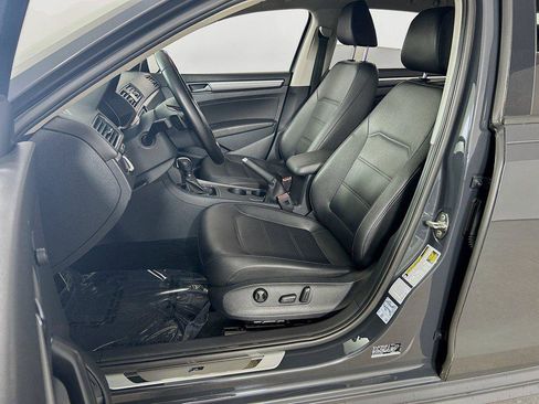 Used 2018 Volkswagen Passat 2.0T R-Line w/ R-Line Lighting Package FWD image 20