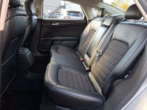 Certified 2018 Ford Fusion SE w/ Equipment Group 201A image 10