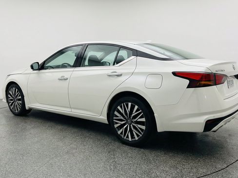 Used 2025 Nissan Altima 2.5 SV FWD image 6