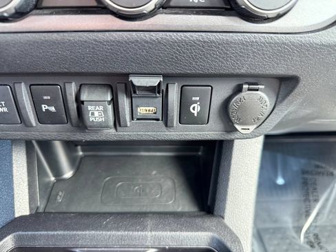 Used 2023 Toyota Tacoma TRD Off-Road w/ Technology Package AWD/4WD image 28