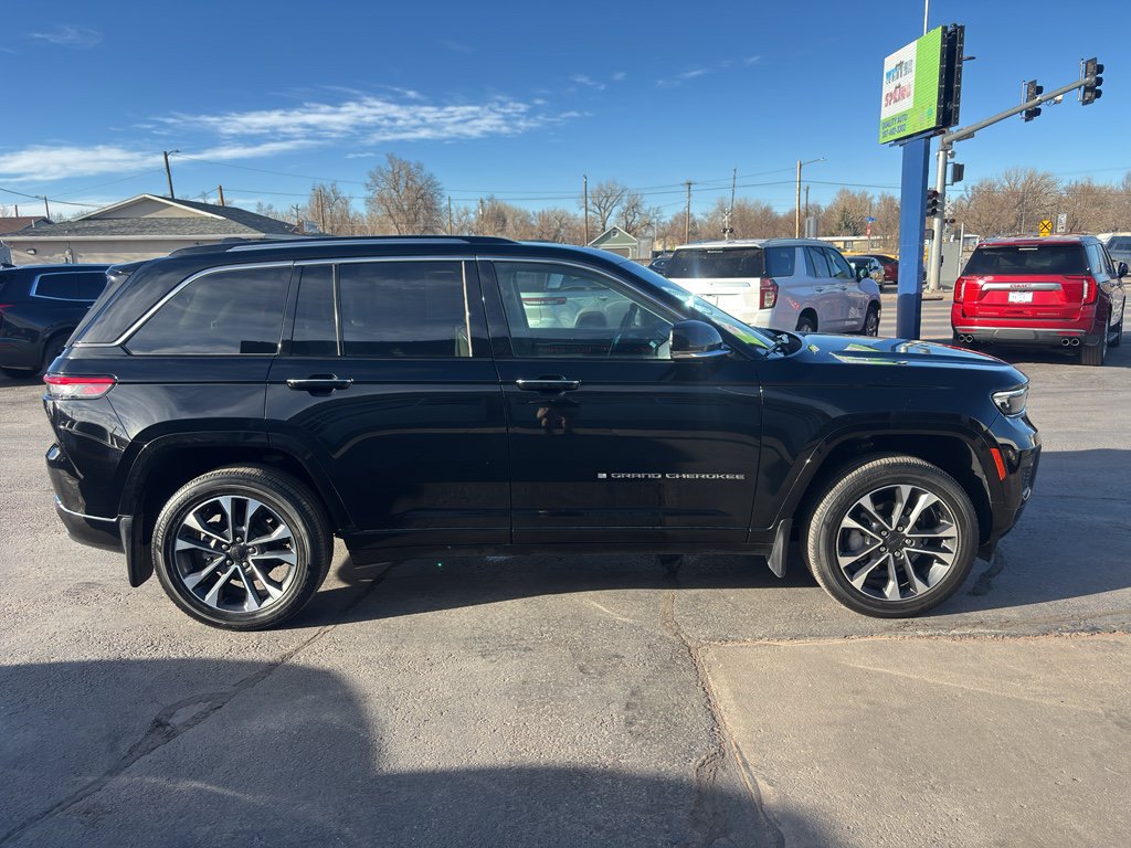 Used 2023 Jeep Grand Cherokee Overland w/ Luxury Tech Group IV AWD/4WD image 5