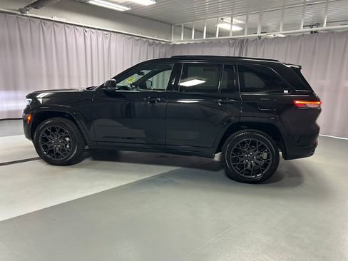 Used 2025 Jeep Grand Cherokee Summit AWD/4WD image 4