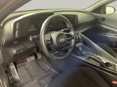 Used 2025 Hyundai Elantra Sport FWD image 16
